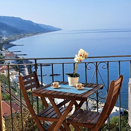 Un Oblo Sul Mare Apartment San Lucido Bagian luar foto
