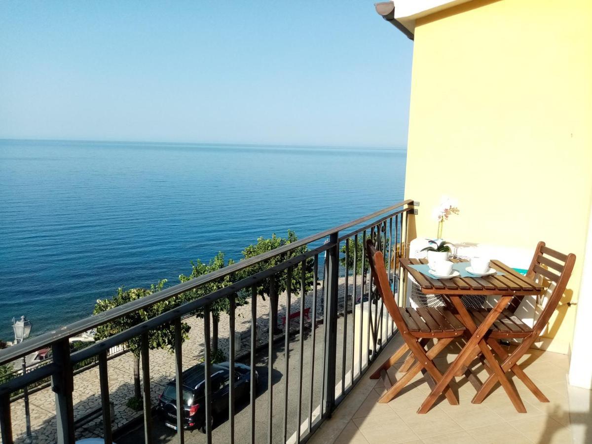 Un Oblo Sul Mare Apartment San Lucido Bagian luar foto