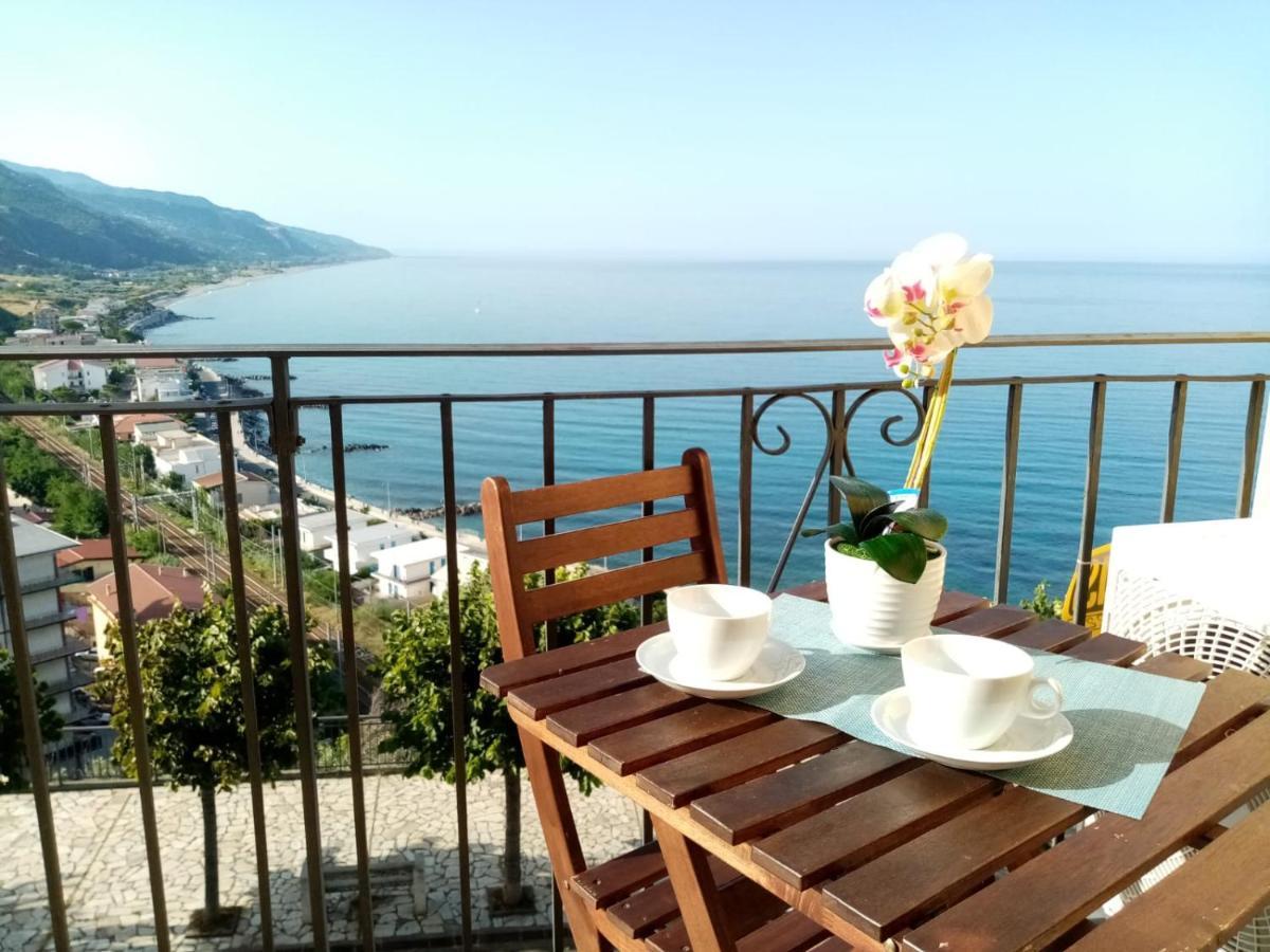 Un Oblo Sul Mare Apartment San Lucido Bagian luar foto